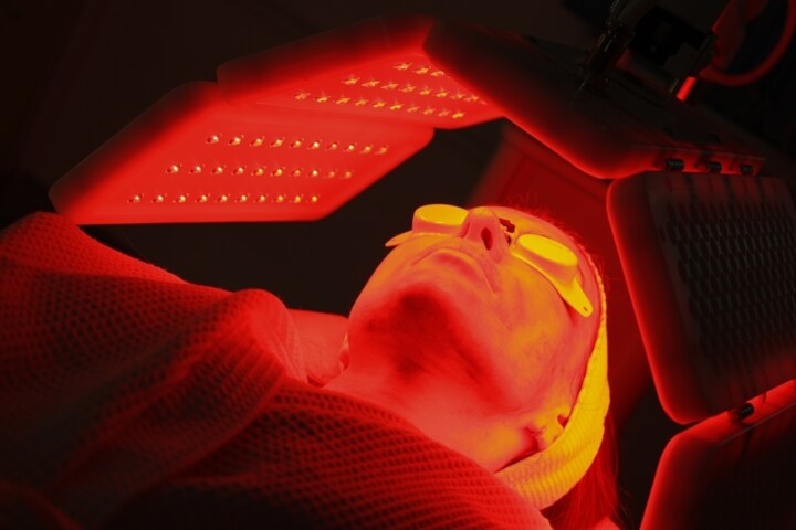How does LED light therapy work?